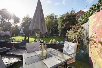 Host Stay The Cheeky Squirrel