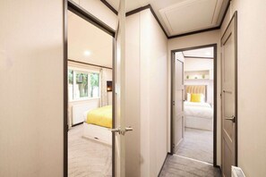 2 عدّة غرف نوم وخدمة الإنترنت