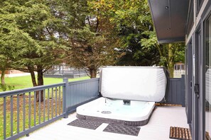 2 عدّة غرف نوم وخدمة الإنترنت