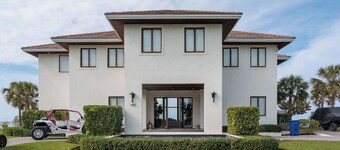 The Bahamas Beachfront Dream: Beach, Pool & Dock