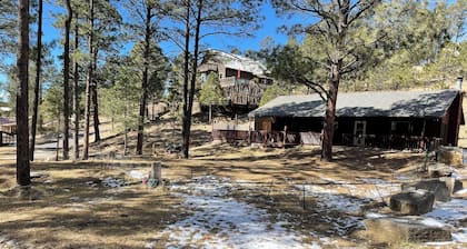Ruidoso Cabin • FP-Hottub • Sleeps 10-wild horses, elk views! Pets ok