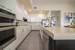 Microwave, oven, dishwasher, coffee/tea maker