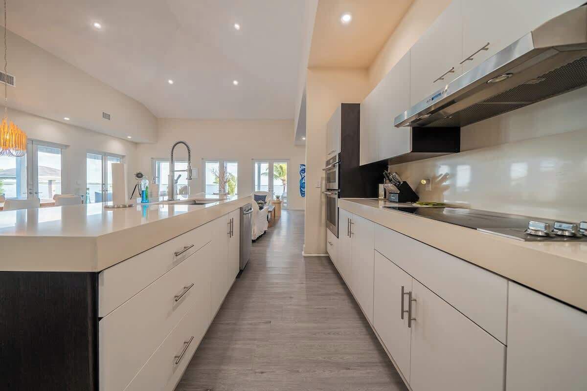 電子レンジ、オーブン、食器洗い機、コーヒー / ティーメーカー