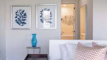 4 عدّة غرف نوم وسرير سفر وواي فاي وملاءات أسرّة