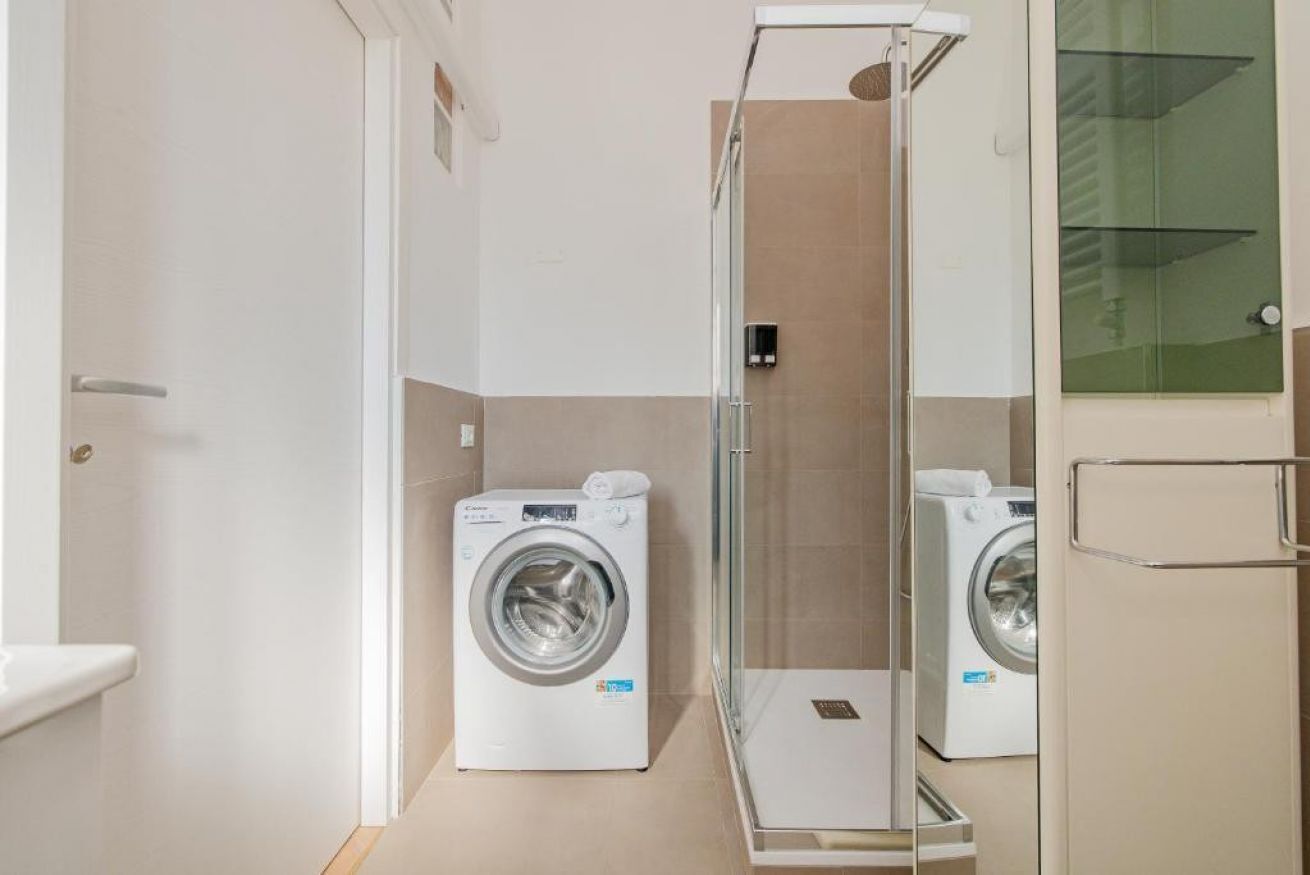 Douche, articles de toilette gratuits, sèche-cheveux, bidet