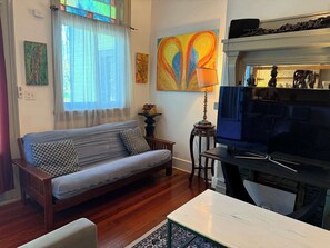 Living area - Clean Funky 2br on Esplanade Ave (New Orleans)