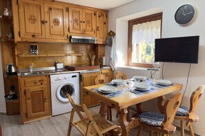 Fridge, microwave, stovetop, electric kettle