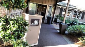 Exterior detail - Pine Needles Lodge & Golf Club (Southern Pines)