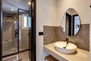 Hair dryer, towels - Villa Suntouch by Villa Plus (Malia)