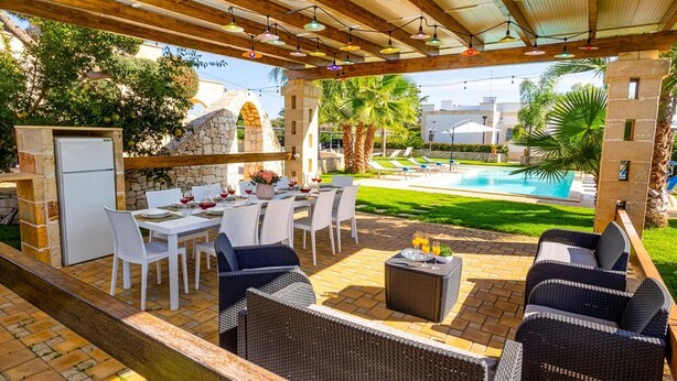 Outdoor dining - Villa Minna by Villa Plus (San Vito dei Normanni)