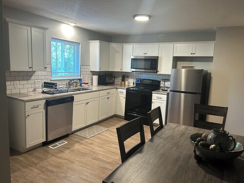 Quiet, Humble, 3-bedroom house in the middle of the city in Huntsville.