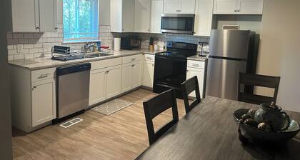 Quiet, Humble, 3-bedroom house in the middle of the city in Huntsville.