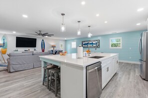 Private kitchen - 8BR Luxe Retreat w/ Pool, Spa & Rooftop Deck, Beach + Bay Views, Walk to Beach (Bradenton Beach)
