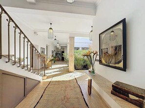 5 عدّة غرف نوم وخدمة الإنترنت