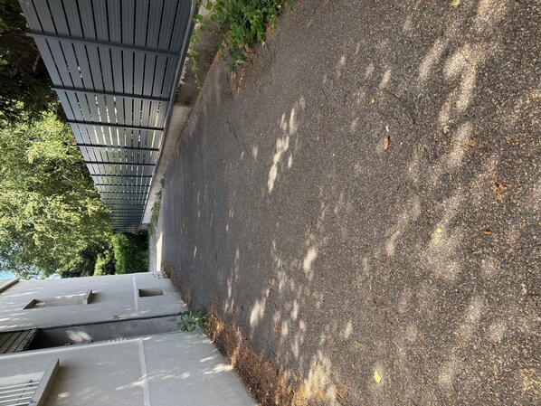 المنطقة المحيطة بالمنشأة