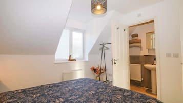 3 quartos, individualmente decorados, individualmente mobiliados