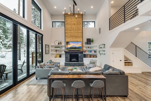 Towering Windows, Hot tub, Waterpark