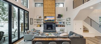 Towering Windows, Hot tub, Waterpark