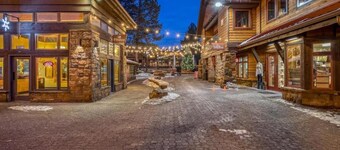 Towering Windows, Hot tub, Waterpark