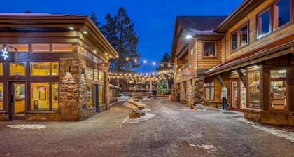 Towering Windows, Hot tub, Waterpark
