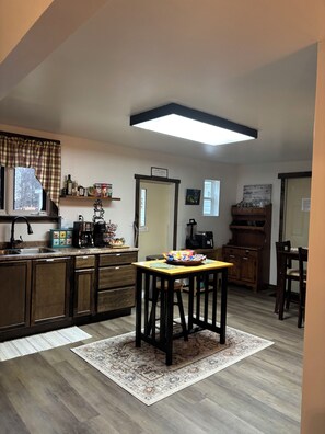 Dining - Fabulous Cozy apartment in Ithaca Finger Lakes (Locke)