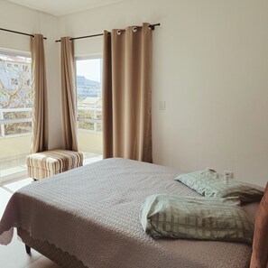 3 bedrooms, WiFi - Spacious and comfortable apartment 3 minutes from Bombas Beach. (Bombinhas)