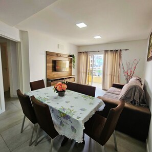 Interior - Spacious and comfortable apartment 3 minutes from Bombas Beach. (Bombinhas)