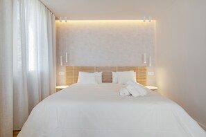 1 dormitorio, tabla de planchar con plancha, wifi y ropa de cama