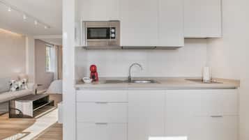 Fridge, microwave, stovetop, coffee/tea maker