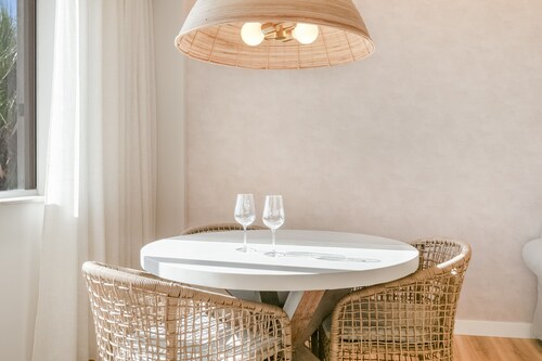 Holiday Apartment 'Estudio con Piscina Centro' with Shared Pool, Private Terrace & Wi-Fi