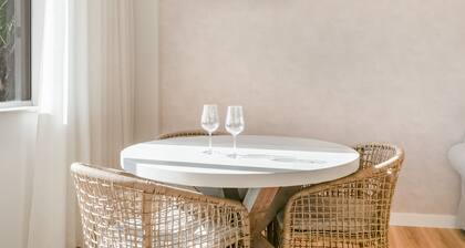 Holiday Apartment 'Estudio con Piscina Centro' with Shared Pool, Private Terrace & Wi-Fi