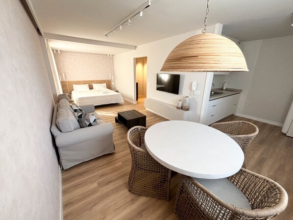 1 bedroom, iron/ironing board, WiFi, bed sheets - Holiday Apartment 'Estudio con Piscina Centro' with Shared Pool, Private Terrace & Wi-Fi (Santa Cruz de Tenerife)