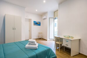 3 bedrooms, free WiFi, bed sheets - Muzy flat at Capuana by NapoliApartments (Naples)
