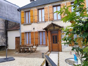 Outdoor dining - Welcoming House in the Heart of Morvan Natural Park (Lormes)