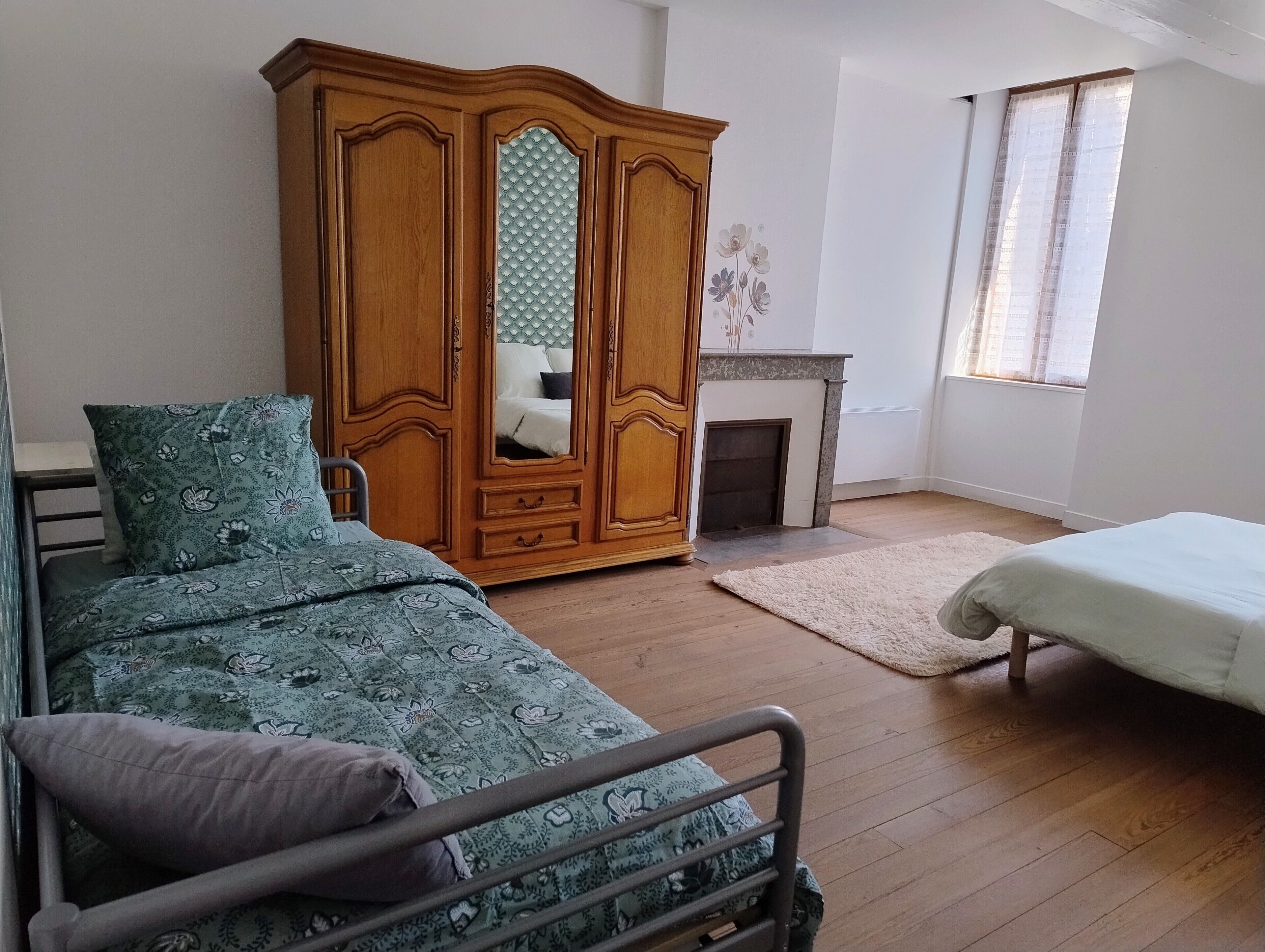 2 bedrooms, bed sheets