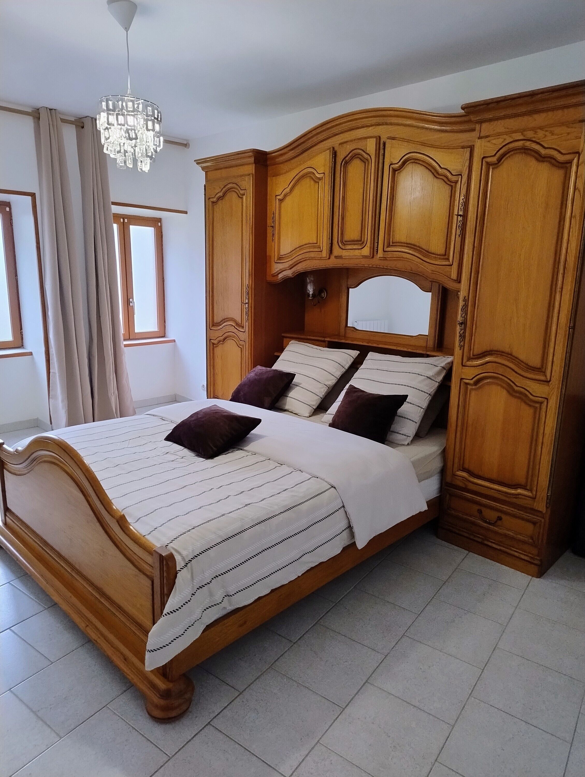 2 slaapkamers, een strijkplank/strijkijzer, beddengoed