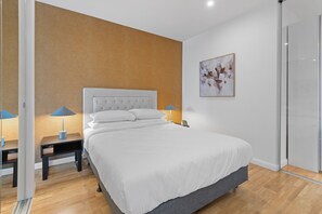 1 bedroom, iron/ironing board, Internet, bed sheets - Modern 1-Bed, City Skyline Views & Close to Shops (Richmond)