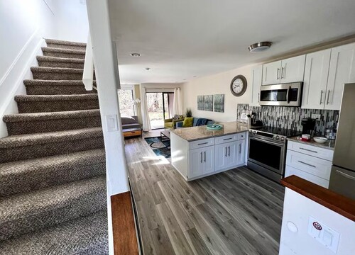 Quiet condo in charming Boulder, walk to Pearl Street and CU!