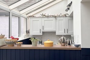 Jääkaappi, uuni, astianpesukone