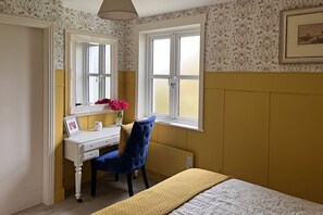 3 bedrooms, iron/ironing board, Internet, bed sheets - Cottage 492 - Clifden - sleeps 5 guests  in 3 bedrooms (Clifden)