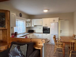 Geladeira, micro-ondas, fogão