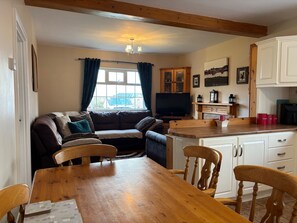 TV - Cottage 494 - Roundstone - sleeps 6 guests  in 3 bedrooms (Roundstone)