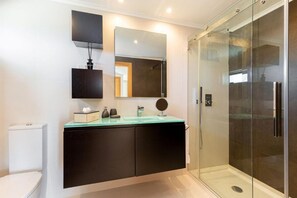 Apartment, 1 Bedroom, Balcony, Garden View | Bathroom - Snazzy Varandas do Castelo One Bedroom Apartment With Sea View Sleeps 2persons (Albufeira)