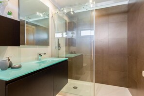 Apartment, 1 Bedroom, Balcony, Garden View | Bathroom - Snazzy Varandas do Castelo One Bedroom Apartment With Sea View Sleeps 2persons (Albufeira)