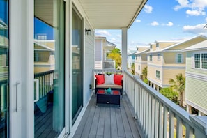 Property grounds - Ocean-View Escape — Steps to the Beach! (Myrtle Beach)