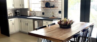 Cozy 3-Bedroom, 2 bath Getaway in the Heart of Marion, Illinois