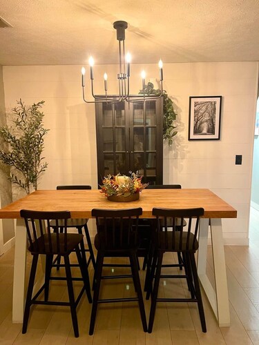 Cozy Getaway in the Heart of Marion, Illinois!