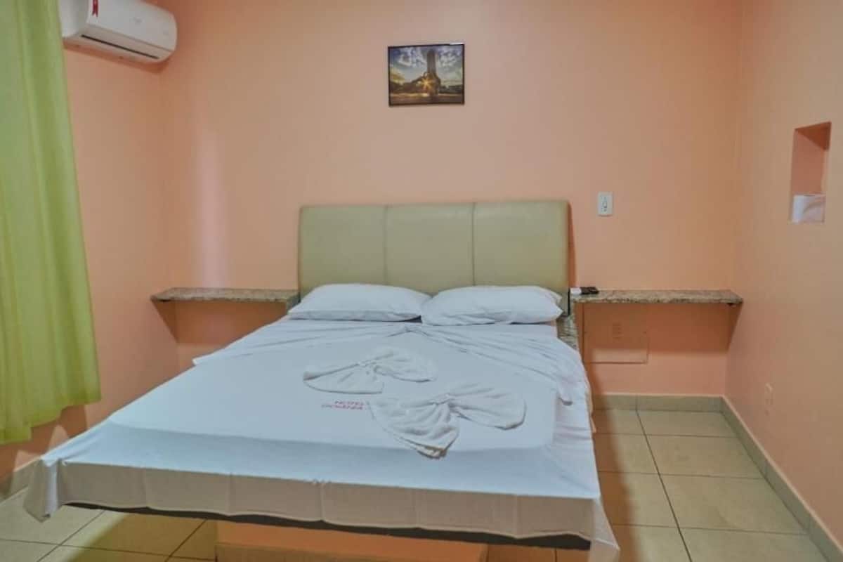 Escritorio y espacio para trabajar con laptop