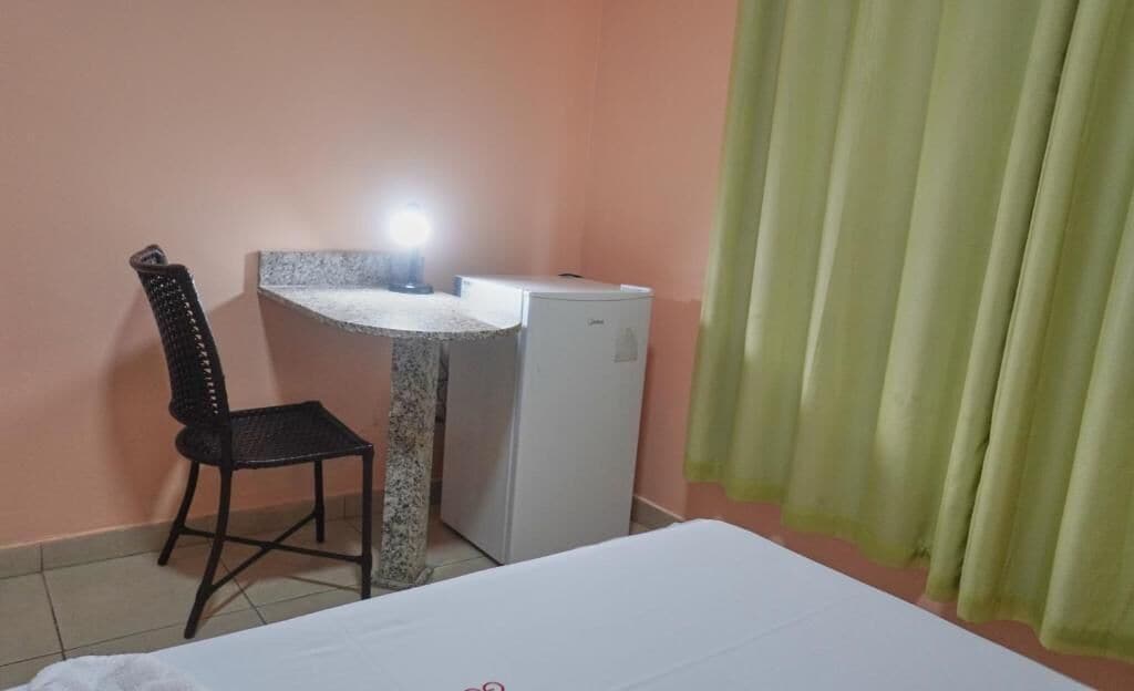 Tremannsrom – deluxe, byutsikt | Skrivebord og skrivebord for bærbar PC