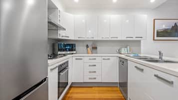 Coffee/tea maker, fridge, microwave, oven